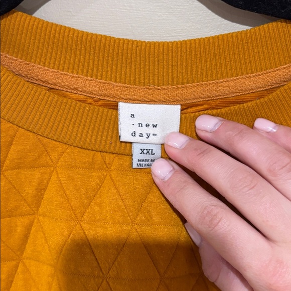 Mustard quilted balloon sleeve sweatshirt - Picture 3 of 3